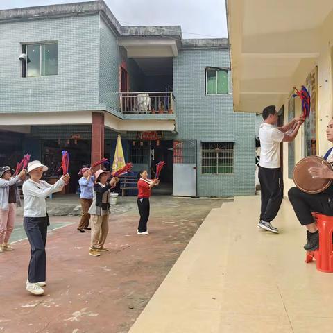 《传承非遗火种，舞动苗族风情 —— 五指山南圣镇盘皇舞培训正酣》