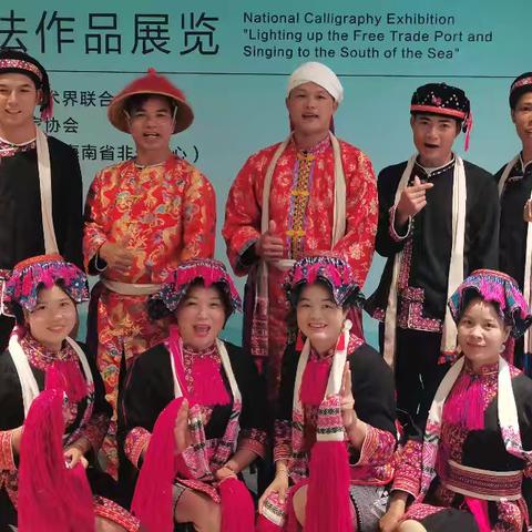 非遗展演中的苗族盘皇舞