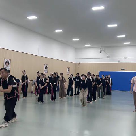 23舞蹈本科苗族盘皇舞讲座安排