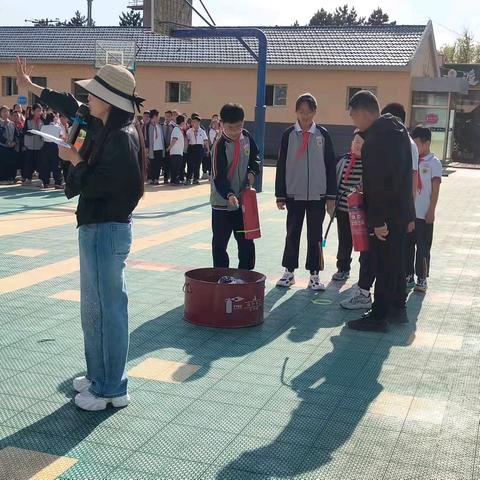 消防演练筑防线 ， 安全护航伴成长 ——新华街学校消防演练活动