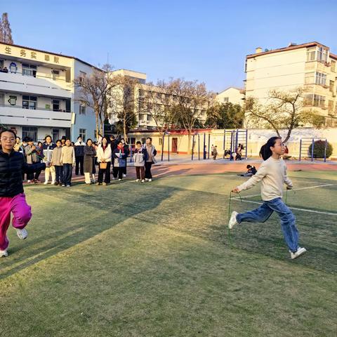 运动筑桥梁，亲子共成长——大屯矿区第三小学六年级亲子活动