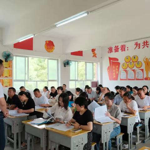 共教共研共成长——凤冈县初中英语七年级课型展示及试题研讨活动