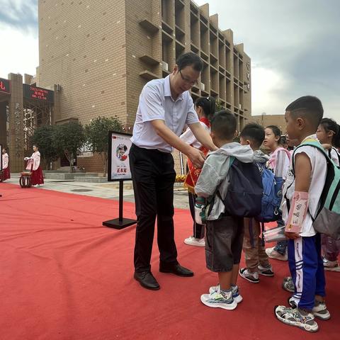 启德立志润童心 国风古韵入学礼