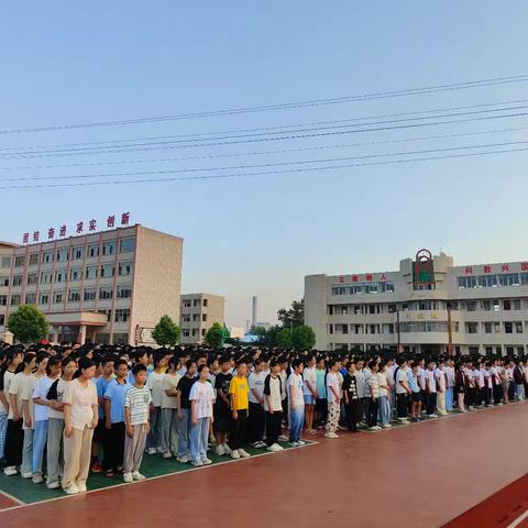 知法守法，护航青春 ﻿——麻城市第一初级中学中馆驿校区开展法制讲座