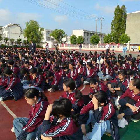 悦纳自我，绽放青春 麻城市第一初级中学中馆驿校区召开女生工作专题会议