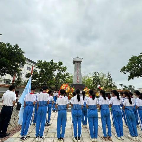 缅怀先烈 砥砺前行--提蒙小学清明节祭扫烈士墓主题活动