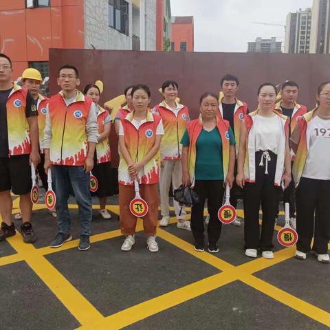 爱心护学岗 安全伴成长——鼎城区红云小学2203班爱心❤️护学岗纪实