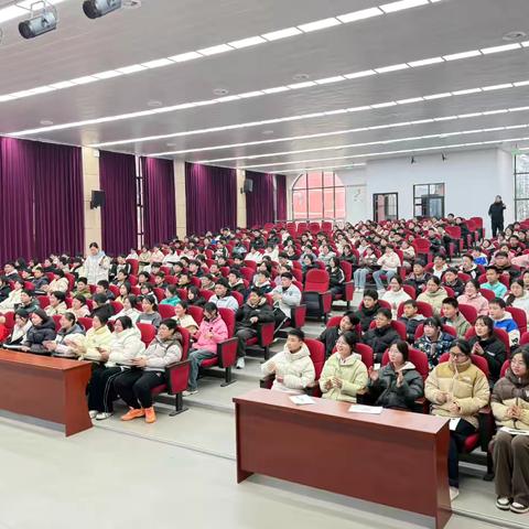 青春心灵  阳光成长——我校初中部开展心理健康讲座