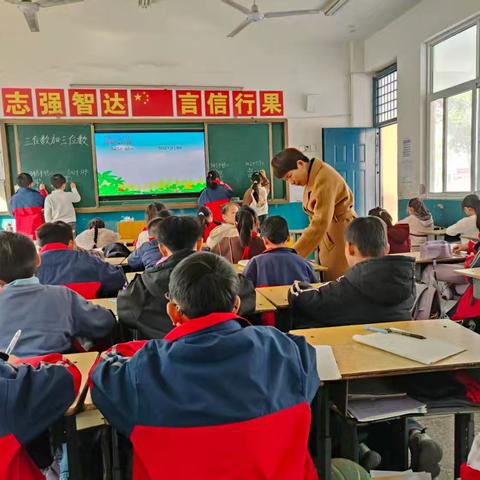 马坊镇中心小学三四年级数学同课异构听课活动纪实