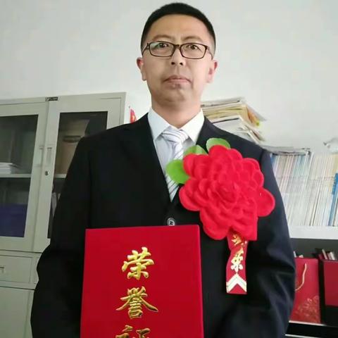 致绥德中学高中部老师——张伟