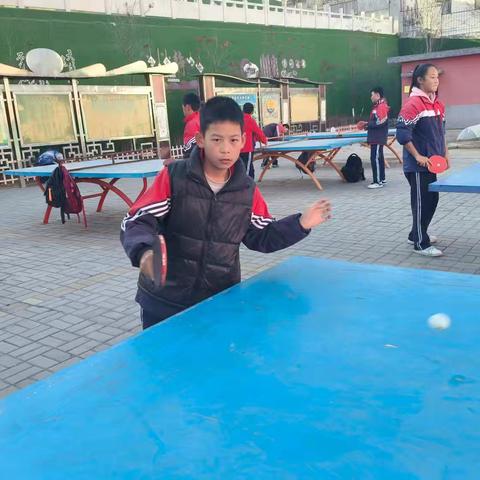 鲁沙尔第二小学乒乓球预备队：阳光赛场展青春风采