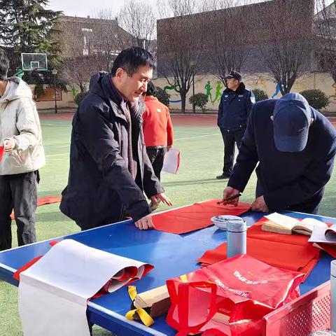 雁塔区长延堡街道办驻上马村工作队开展2026年春节送春联活动