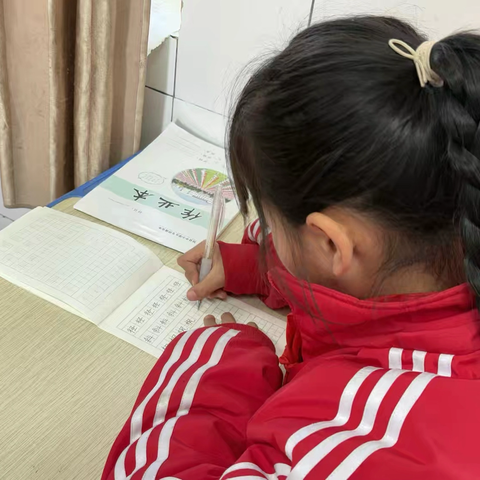 写好中国字 做好中国人——梁堂镇中心小学午写练字活动纪实