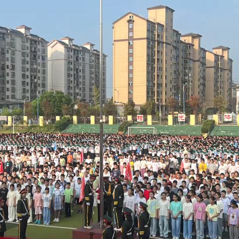 感恩师恩，师恩难忘｜共青城市中学开展第四十个教师节主题升旗仪式