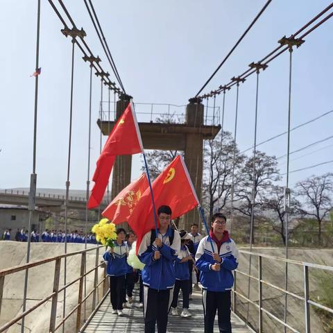 清明祭英烈  厚植爱国情