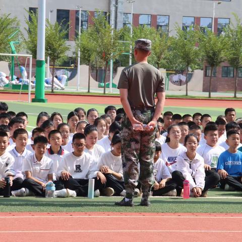 刻苦训练，尊重服从