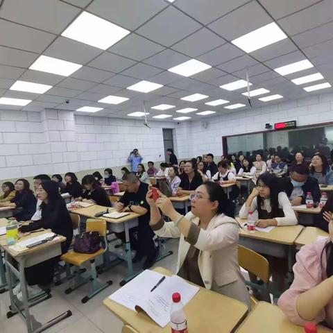 津南区“天津市中小学“学科领航教师 培养工程”培训成果推介”暨培训总结汇报活动初中专场