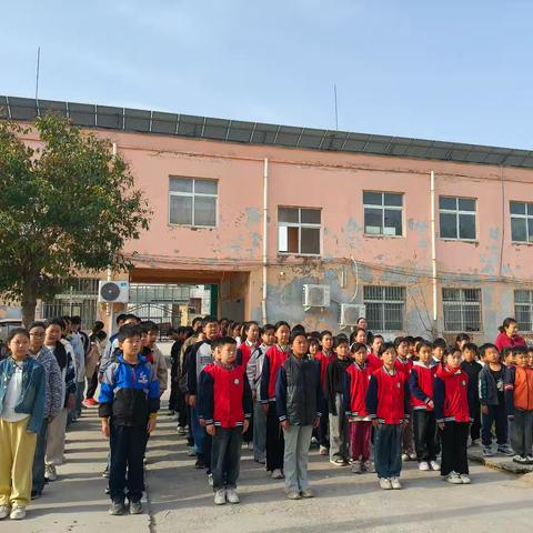 “讲究卫生，守护健康”尹岗镇大庄小学升旗仪式