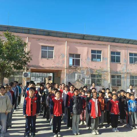 “清风拂我心，节俭伴我行”尹岗镇大庄小学升旗仪式