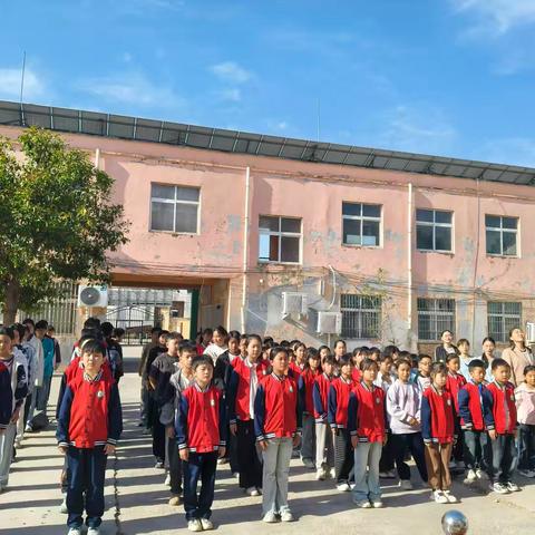 “劳动创造幸福 奋斗成就梦想”尹岗镇大庄小学升旗仪式