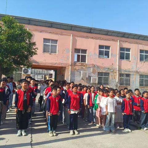 “防震减灾，守护家园”尹岗镇大庄小学升旗仪式