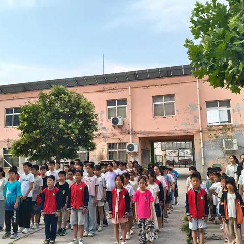 “厉兵秣马备战期末 凝心聚力再谱新篇”尹岗镇大庄小学升旗仪式