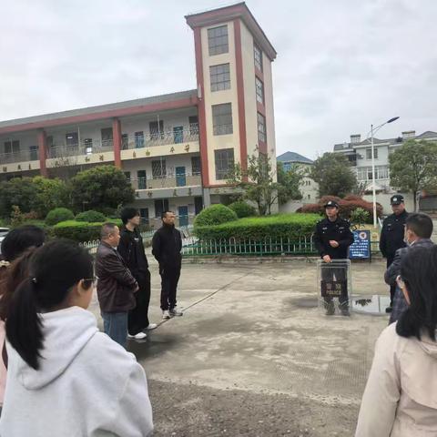 定山中心完小开展最小应急单元演练培训