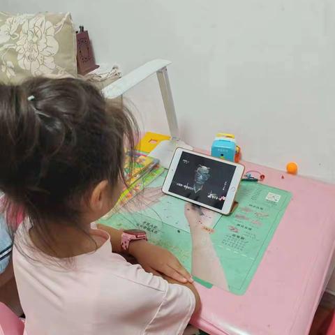 新学期新气象， 2023年《开学第一课》 准时赴约！！       在家长们的陪伴下，育才小学一年12班的同学们准时守候在电视机前观看央视《开学第一课》，共赴强国复兴梦！