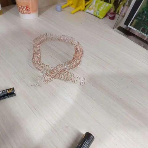 李埮政—自制迷你磁悬浮列车