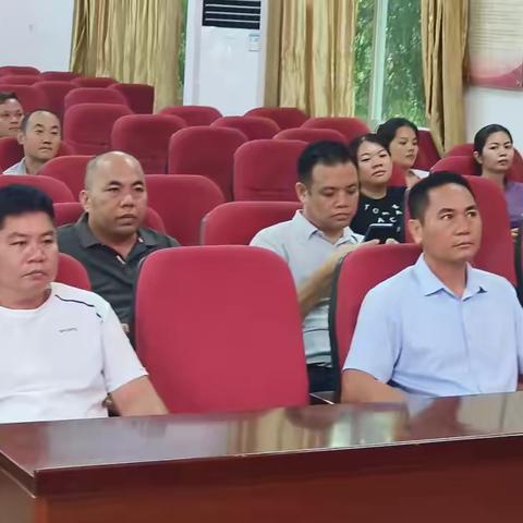 南丁村委会开展“安全生产月”深入学习习近平总书记关于安全生产重要论述、观看宣传片等