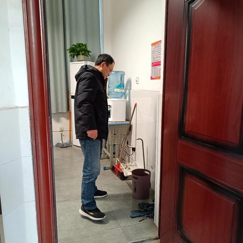 以劳育美，共筑洁净校园——丰城市高新区小学卫生大检查活动纪实