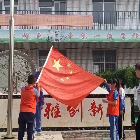 “扬帆起航昂首未来”新学期升旗仪式