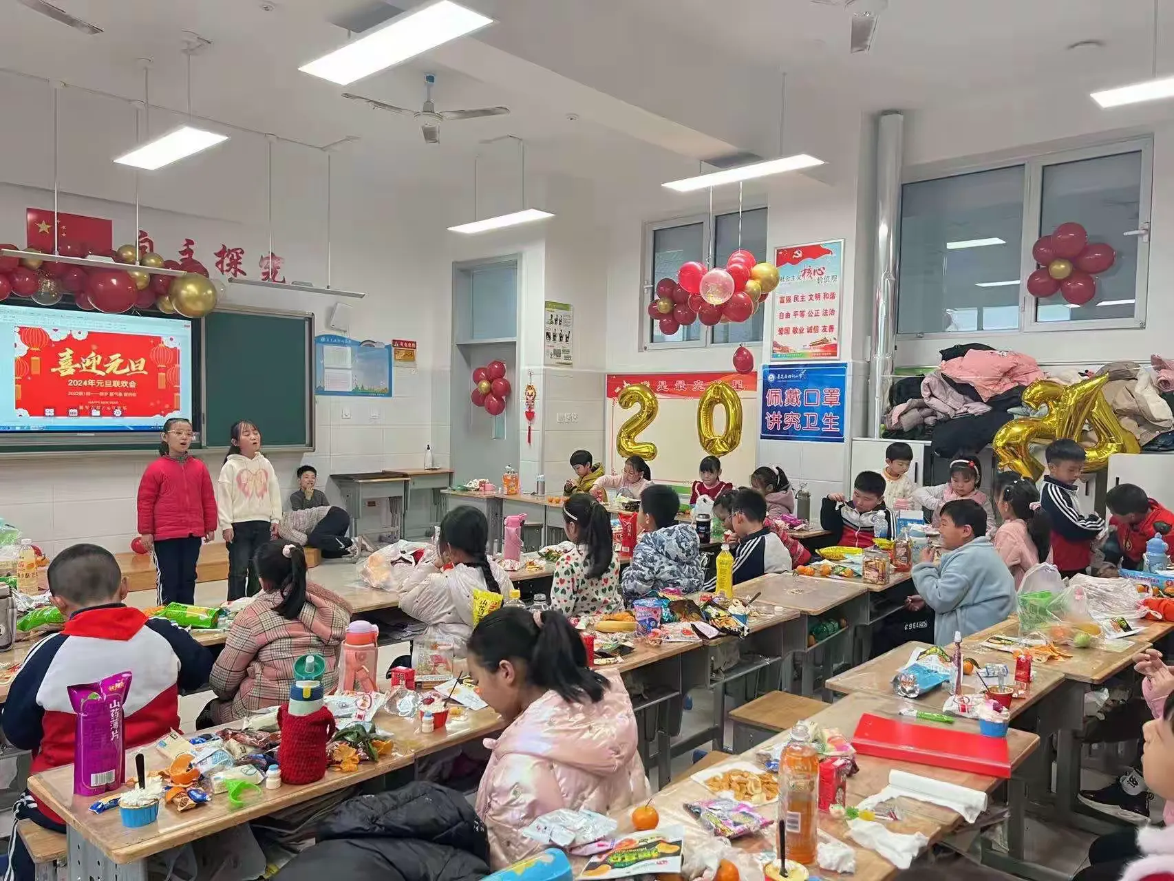 简篇-祥龙献瑞贺元旦 童心飞扬谱新篇——胜利小学二年级一班2024迎新年活动