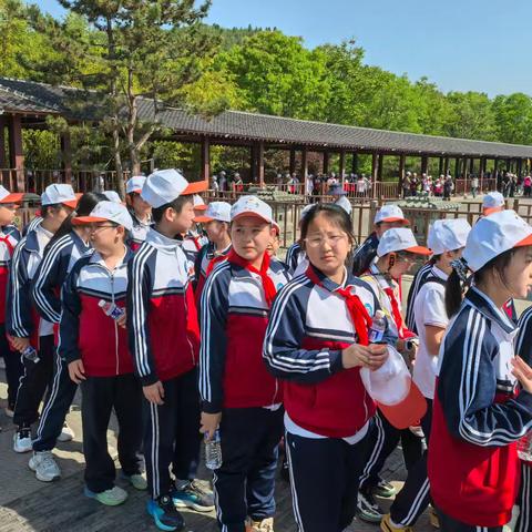 走出课堂见天地 品读圣贤润童心 ——济南市莱芜区胜利小学五年级七班尼山圣境实践活动纪实