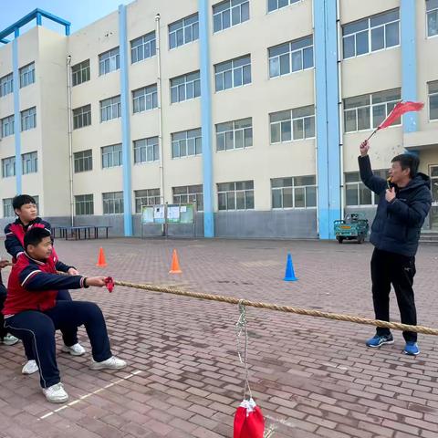 凝“绳”聚力 “拔”出精彩 ——营里一中拔河比赛