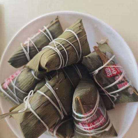 （五亩乡敬老院）时光不老温情在，端午敬老幸福长（副本）