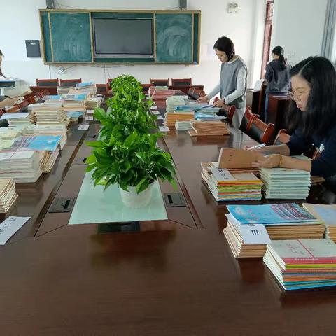 持之以恒深耕常规，深度检查力促提升——高新区小学举行教学常规检查