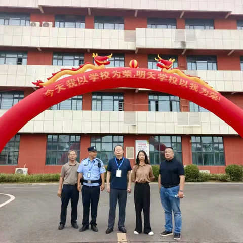 端午携梦振双翼 少年执笔赴荣光—— 横店实验学校2026年中考送考盛景