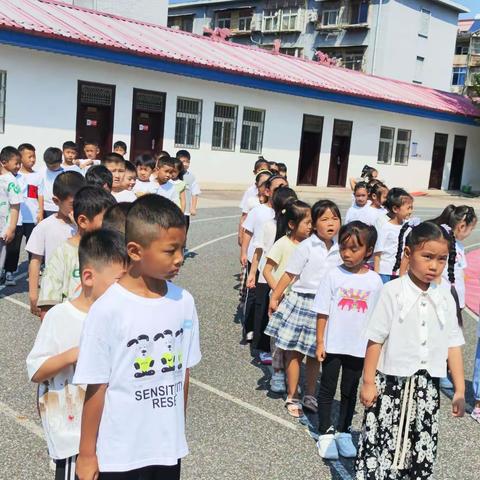 舞钢市第三小学 一年级五班入学训练