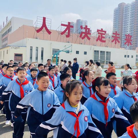 走最美路队  展最美风采——接驾山小学四年级最美路队评比活动