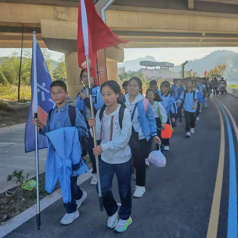 邂逅秋色   一起“趣”秋游——东渡小学六（3）班秋游掠影