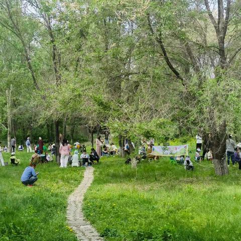 用画笔定格夏日美好——六小龙江校区四年九班“六一”写生活动