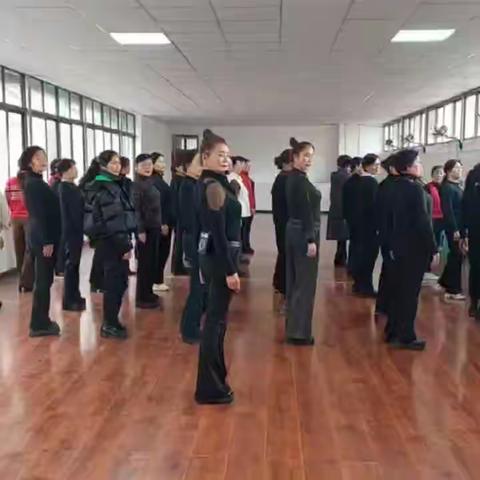 相约形体模特开启魅力人生（廖新红形体模特班龙年开课纪实）