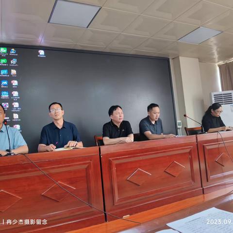 驻马店市第一高级中学召开2023级全体教师工作会议（副本）