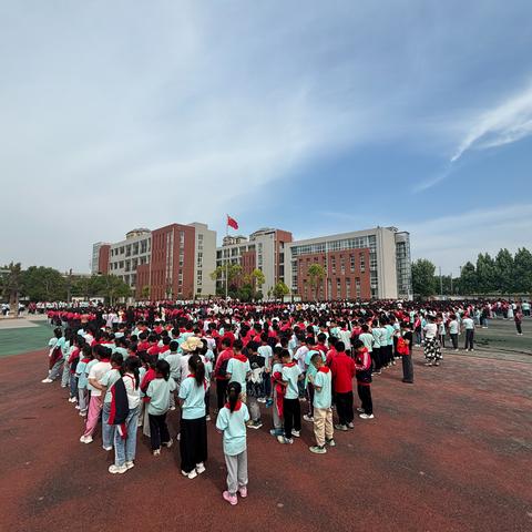 许昌市瑞昌路小学“5.12防灾减灾日”宣传周活动