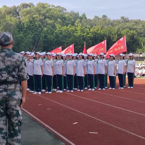 以军训之名，赴青春之约；军训军训，最闪亮的青春！——2026届高一13班军训纪实