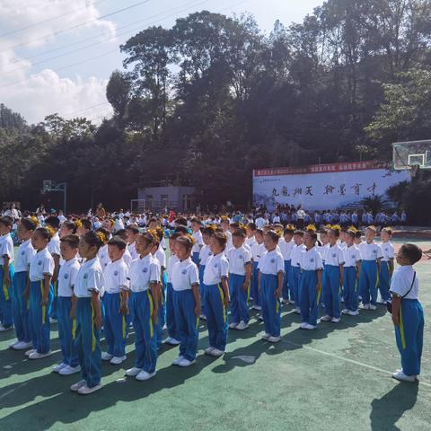 强国复兴有我，运动筑梦未来！——九龙小学一年级二班秋季队列体操比赛