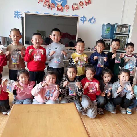 金太阳幼儿园大二班第五周生活记录