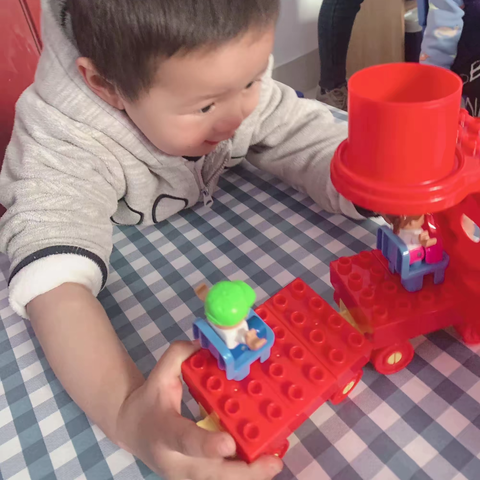 阳光幼儿园    李家霖成长日记