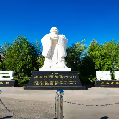 左权宏远学校大队部庆祝中国少年先锋队建队74周年暨新队员入队仪式